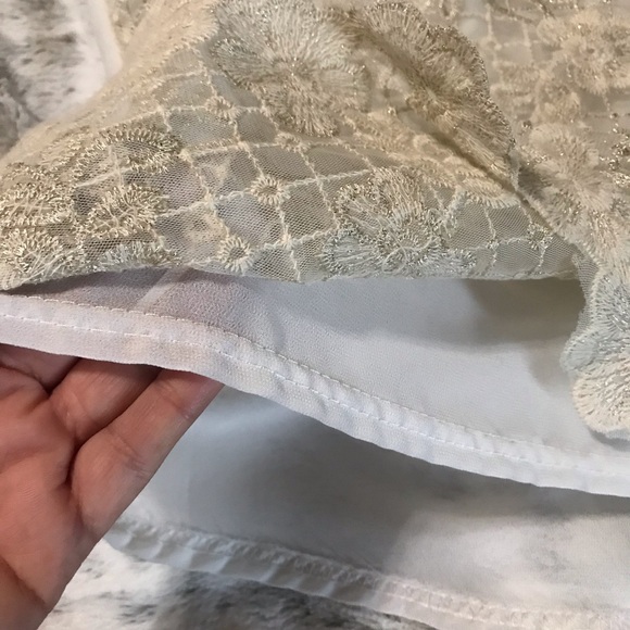 Beautiful detailed top - Picture 7 of 9